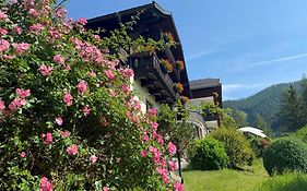 Pension&Appartements Ronacherhof -Mountain Hideaway Slopeside